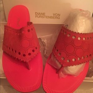 diane Von Furstenberg Flip flops coral leather 7.5